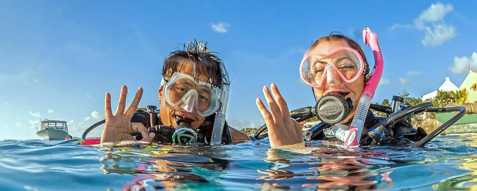 Two scuba divers at the surface in Hurghada – Master Scuba Diver course pathway