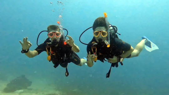 Young divers practising underwater skills in Hurghada, featured on the Junior Advanced course page